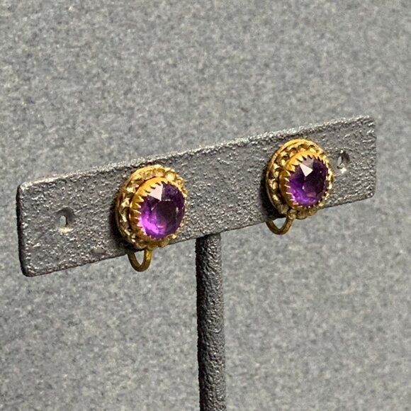 Vintage Screw Back Earrings 0.5 In Gold Purple Rhinestone Center Oval Retro Glam - Picture 2 of 5